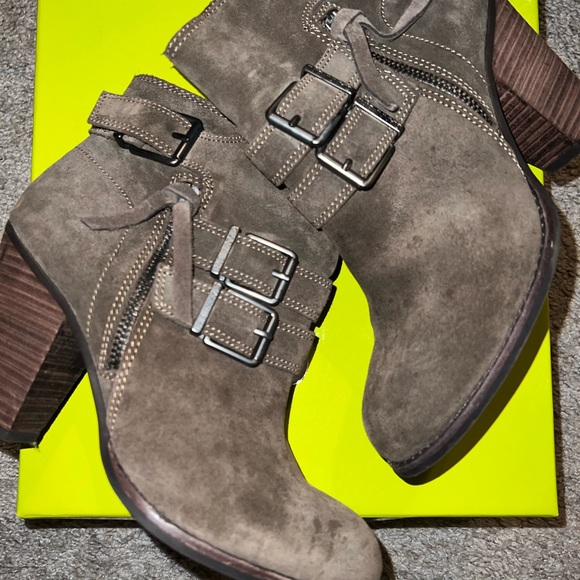 Gianni Bini Westonn Blunose Grey Booties size 7M - Picture 2 of 3